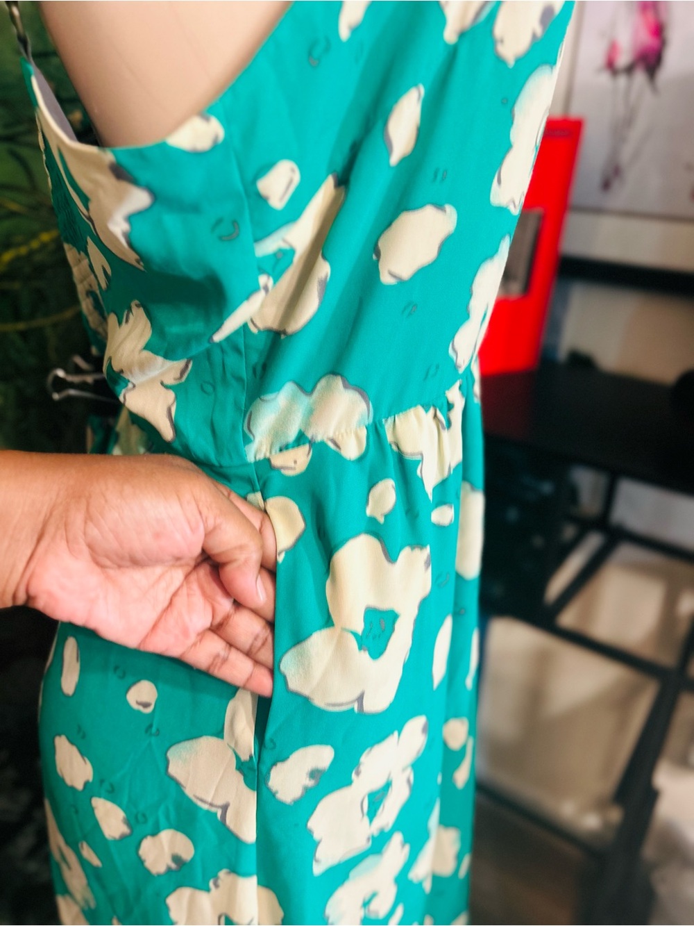 "I Heart Ronson" Floral Green
Chiffon Smocked Lined V-Neck high/Low Midi Dress L - Picture 8 of 16